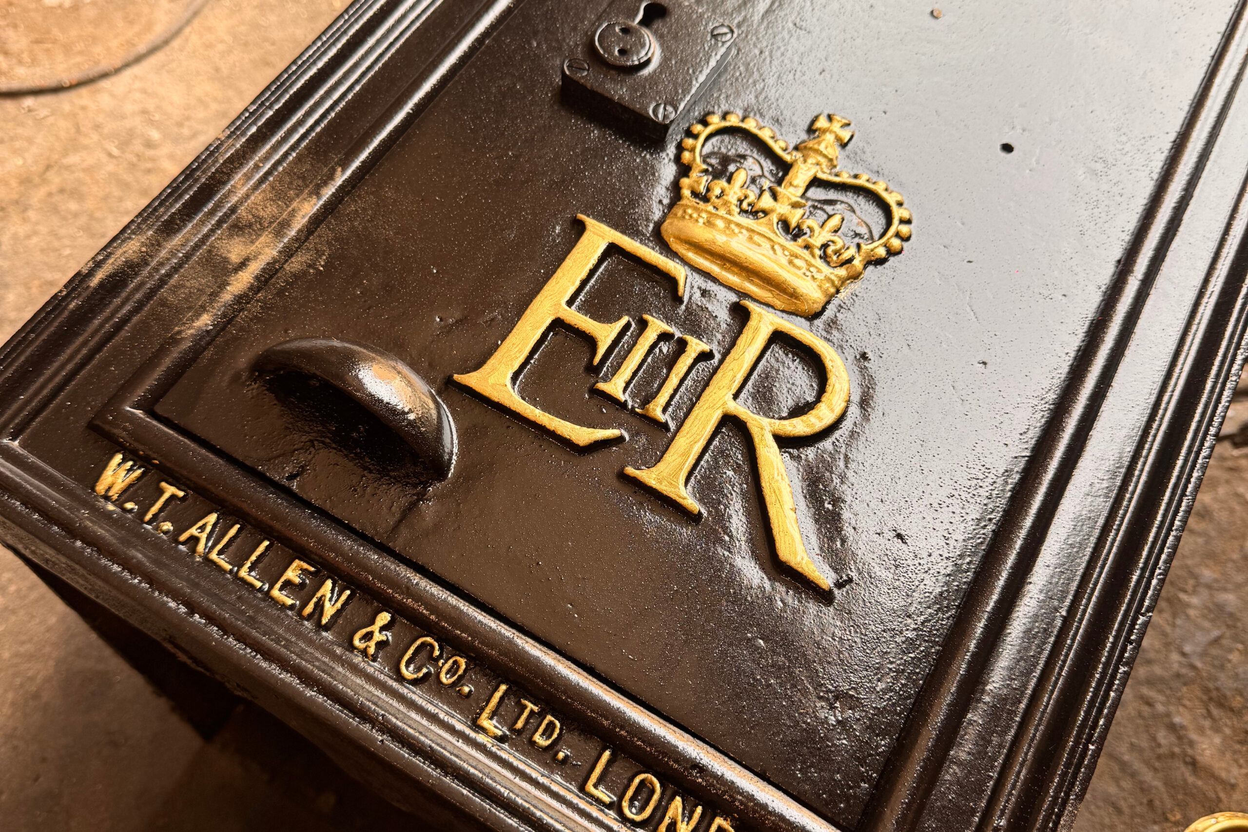 Complete restored W T Allen Elizabeth II wall post box